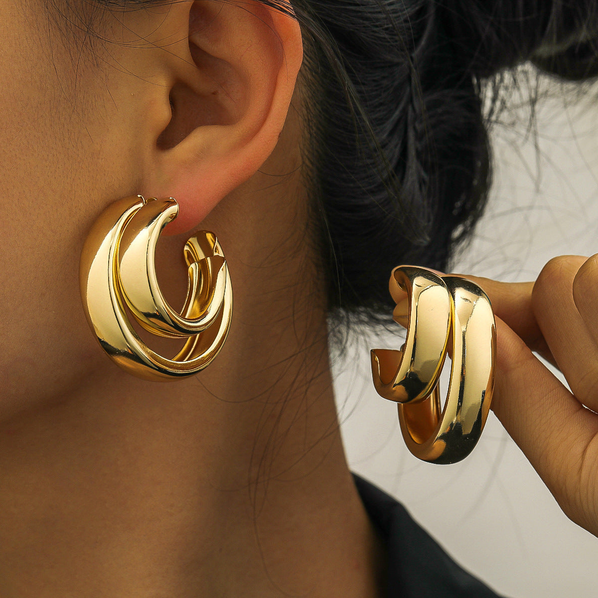 Women's earrings shiny metal double ring elegant C-shaped