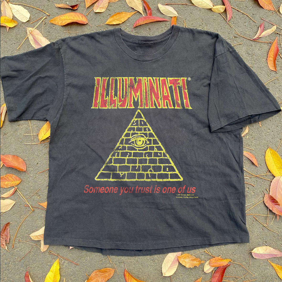 Illuminati 1997 Steve Jackson Games Rare Vintage Washed Black T-Shirt